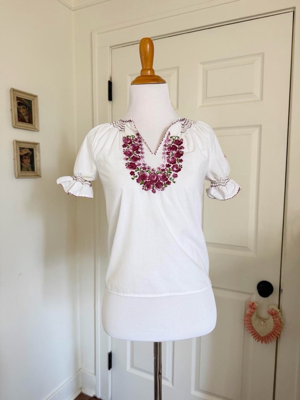 Vintage 1970s Hungarian Floral Embroidered Blouse